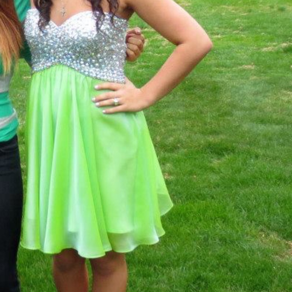 La Femme Prom Dress - Picture 3 of 5